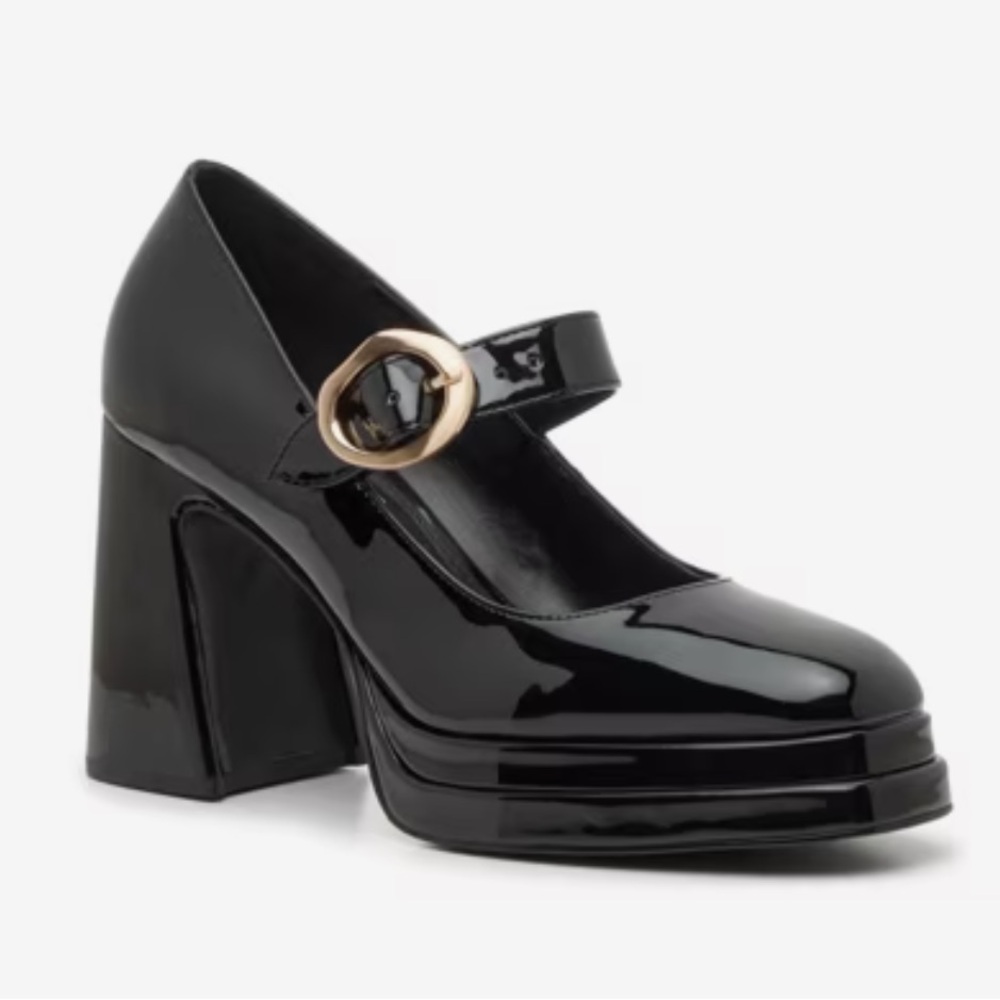 Steve Madden Black Closed Round Toe Platform Pump Heels